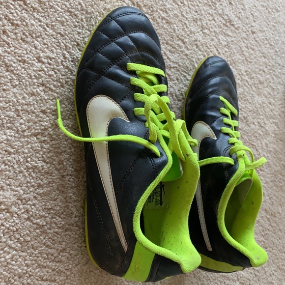 Nike Cleats - Size 5 - Picture 2 of 4